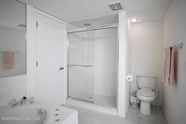 402 - 5635 Highway A1a, Condo with 3 bedrooms, 3 bathrooms and null parking in Melbourne Beach FL | Image 17