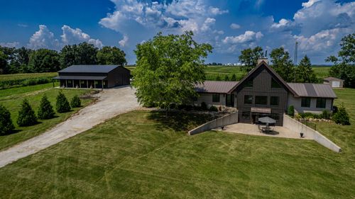 2437 N 1480 East Rd, Ashkum, IL, 60911-7103 | Card Image