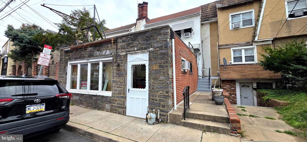 Commercial Lease in UPPER DARBY