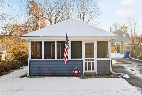 126 Narrows Rd, Bristol, RI, 02809-4412 | Card Image