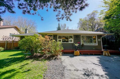 15460 26 Ave, House with 5 bedrooms, 2 bathrooms and 6 parking in Surrey BC | Card Image