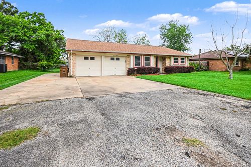 4509 37th St, Dickinson, TX, 77539-5701 | Card Image