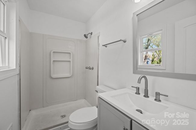 Primary Bathroom | Image 29