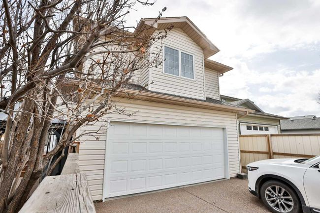 39 Grand River Boulevard W, Home with 4 bedrooms, 3 bathrooms and 4 parking in Lethbridge AB | Image 2