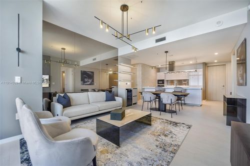 ph5006-1000 Brickell Plz, Miami, FL, 33131-3833 | Card Image