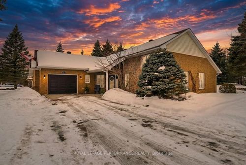 2 Barry St, Long Sault, ON, K0C1P0 | Card Image