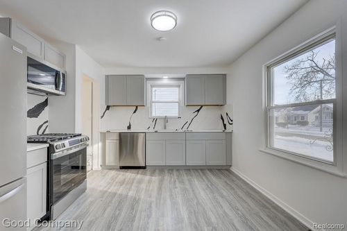 13680 Borgman St, Oak Park, MI, 48237-1107 | Card Image