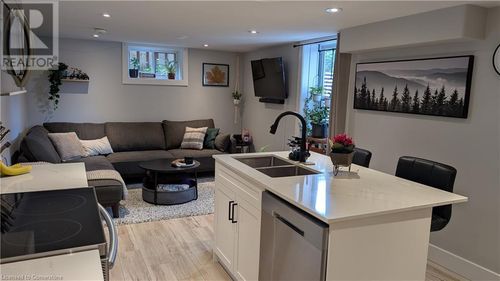 41 Broadmoor Ave, Kitchener, ON, N2C1Y6 | Card Image