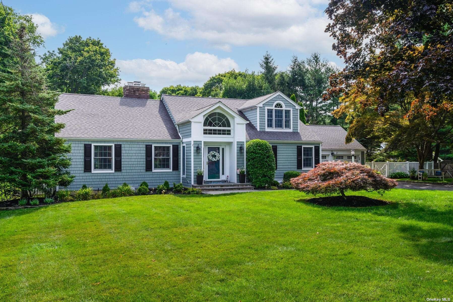 Locust Ln, Halesite, NY 11743