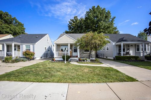 22655 California St, Saint Clair Shores, MI, 48080-2406 | Card Image