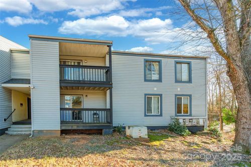 833 Farmhurst Drive, Charlotte, NC, 28217 | Card Image