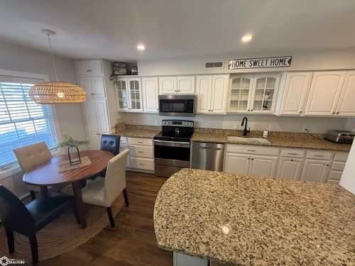 11 Sunset View Dr, Clear Lake, IA, 50428-1350 | Card Image