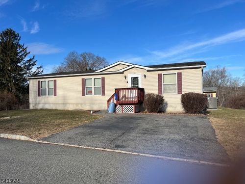 92 New St, Oxford, NJ, 07863-3607 | Card Image