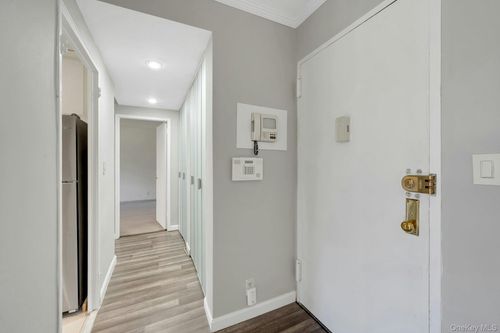 apt-2g2-240 Garth Rd, Scarsdale, NY, 10583-3905 | Card Image