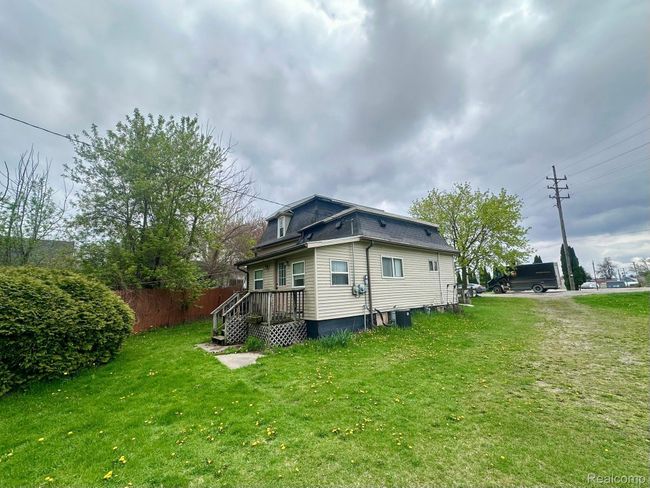1 1 St St, House other with 3 bedrooms, 1 bathrooms and null parking in Yale MI | Image 34