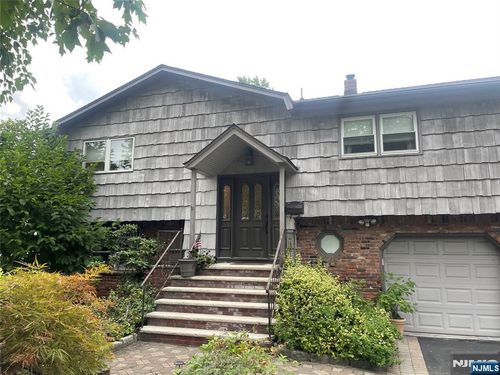 104 Trinity Ct, Paramus, NJ, 07652-4330 | Card Image