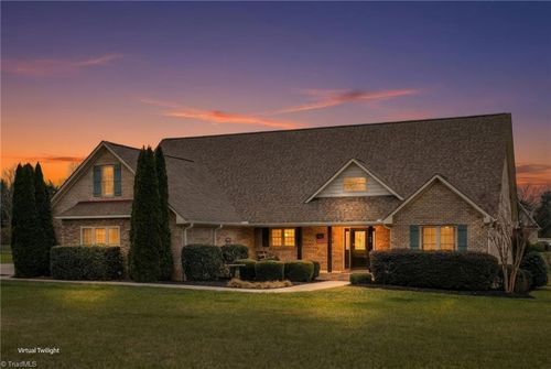 183 Oak Leaf Dr, Reidsville, NC, 27320-9596 | Card Image