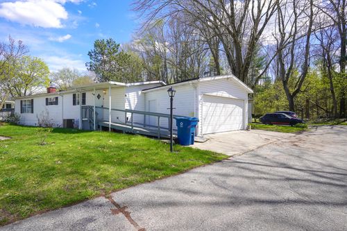 8260 Earls Court, Kalamazoo, MI, 49009 | Card Image