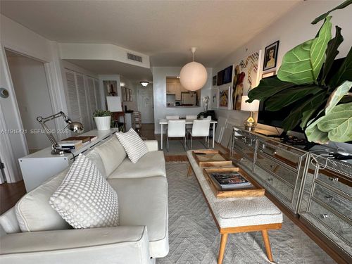 apt-1010-900 Sw 8th St, Miami, FL, 33130-3754 | Card Image