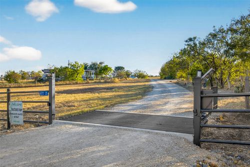 672 County Road 447, Waelder, TX, 78959-5153 | Card Image