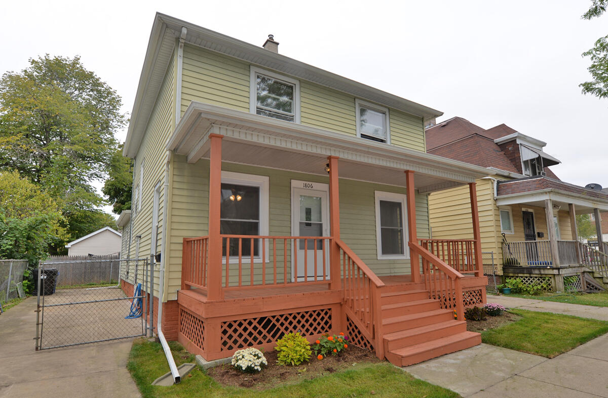 Grand Ave, Racine, WI 53403