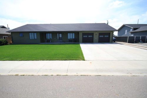 212 3 Street N, Grassy Lake, AB, T0K0Z0 | Card Image