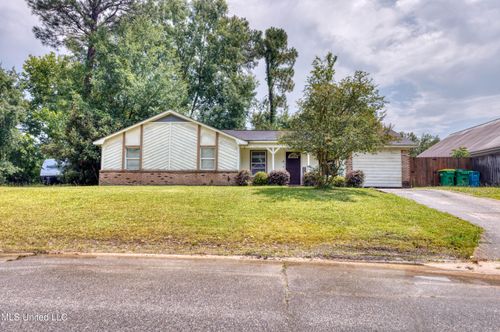 12513 Canterbury Dr W, Ocean Springs, MS, 39564-2411 | Card Image