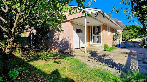 90 159th Ave, Howard Beach, NY, 11414-3130 | Card Image