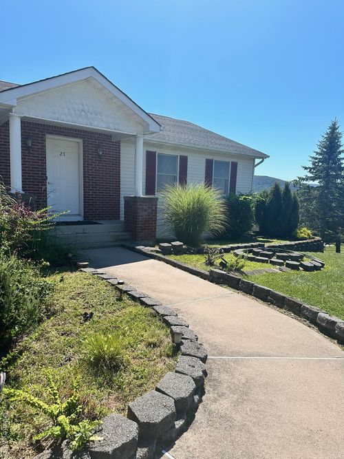 27 Clinton Dr, Washingtonville, NY, 10992-1335 | Card Image