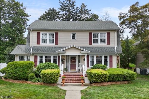 61 Willow Ave, North Plainfield, NJ, 07060-4528 | Card Image