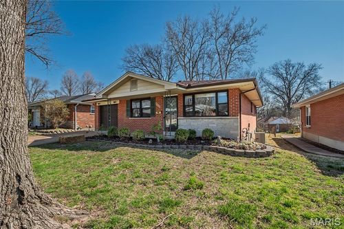 8348 Vasel Dr, Saint Louis, MO, 63123-3638 | Card Image