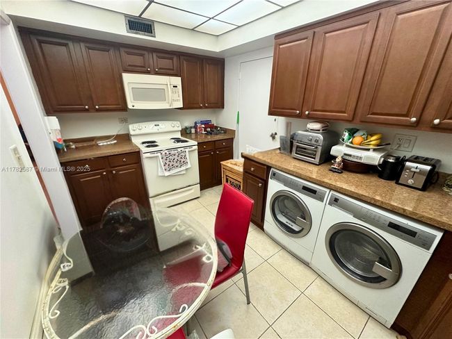 APT-1104 - 1408 Brickell Bay Dr, Condo with 1 bedrooms, 1 bathrooms and null parking in Miami FL | Image 10