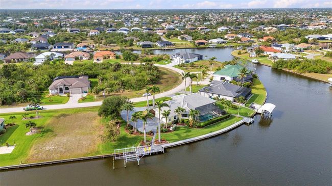 15490 Seafoam Cir, House other with 3 bedrooms, 3 bathrooms and null parking in PORT CHARLOTTE FL | Image 91