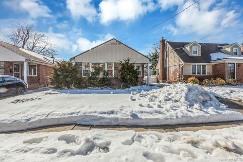 197 Emory Rd, Mineola, NY, 11501-2350 | Card Image