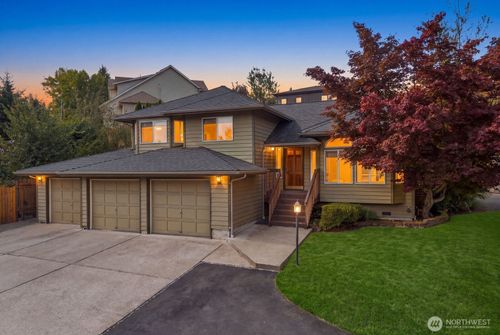 15928 Larch Way, Lynnwood, WA, 98087-2639 | Card Image