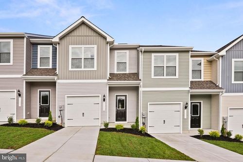 40 Cranston Ct, FALLING WATERS, WV, 25419-4517 | Card Image