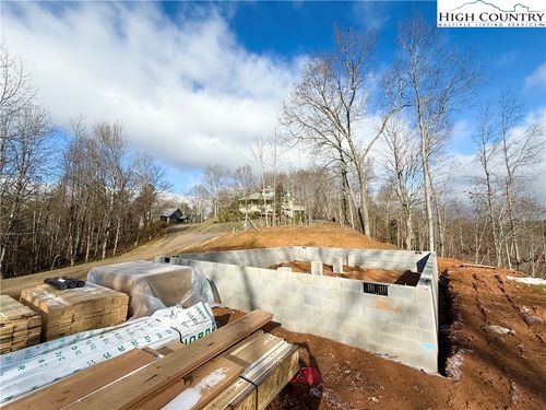 310 Autumn Run Road, West Jefferson, NC, 28694 | Card Image