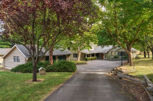 3095 Burrell Rd, Medford, OR, 97501-9510 | Card Image