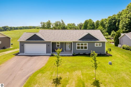 1546 Oban Way, Traverse City, MI, 49696-8963 | Card Image