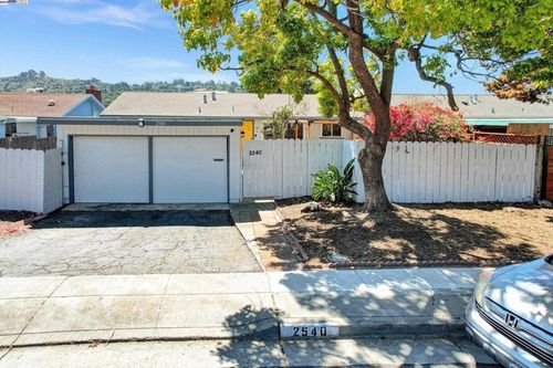 2540 Moyers Rd, Richmond, CA, 94806-3102 | Card Image