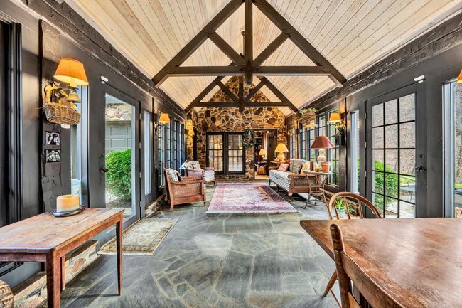 In-law Suite living | Image 34