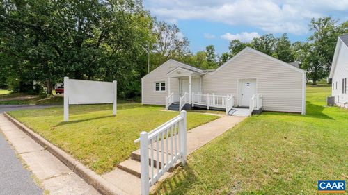 1532 2nd St, Waynesboro, VA, 22980-3132 | Card Image