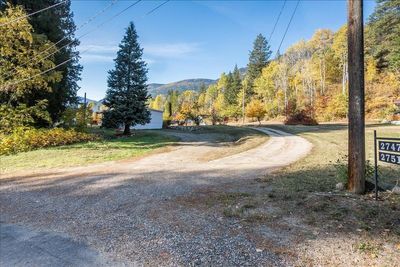 2747 Greenwood Rd, House other with 2 bedrooms, 2 bathrooms and 4 parking in Nelson BC | Image 2