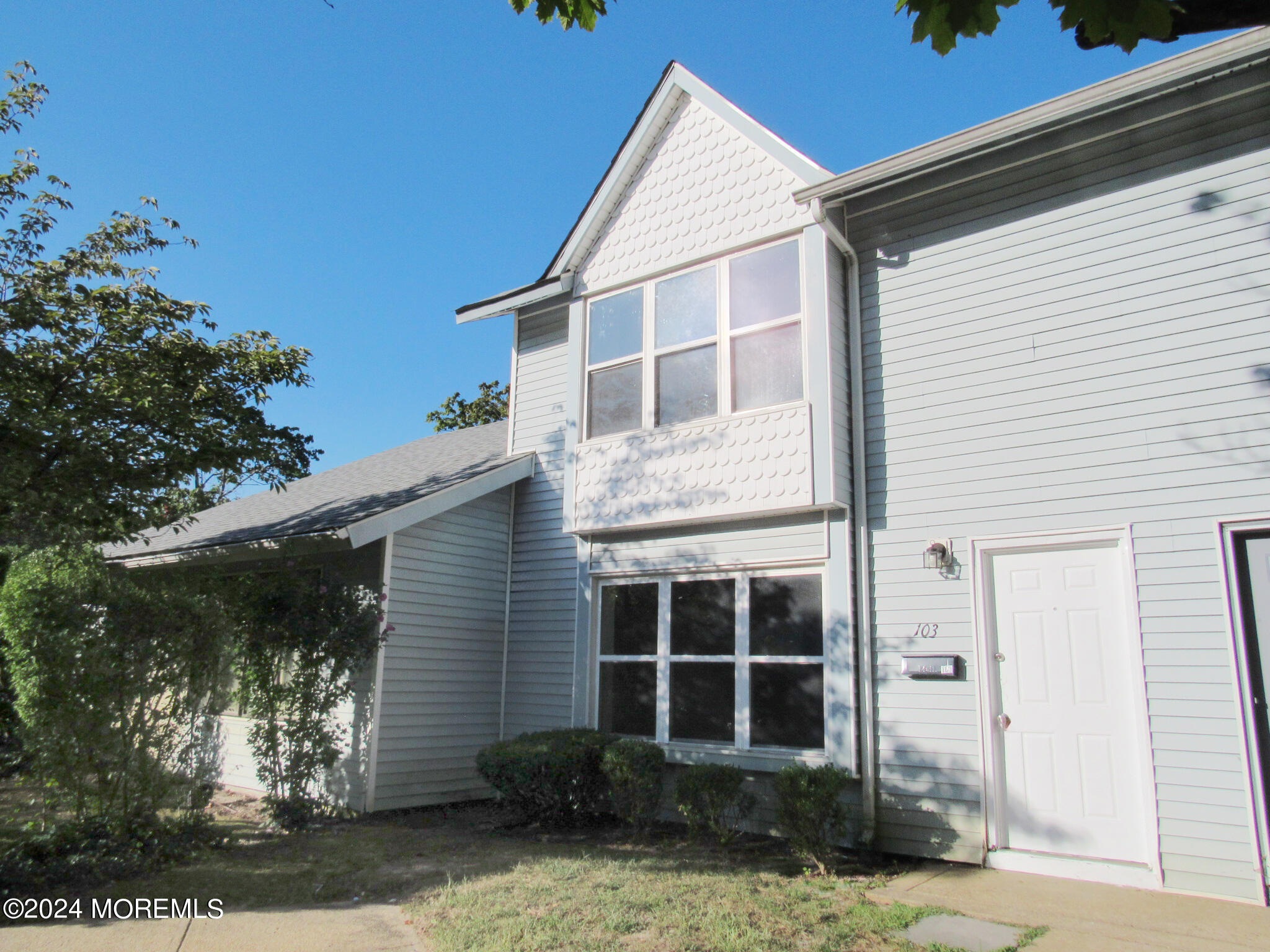 Williamsburg Ln, Lakewood, NJ 08701