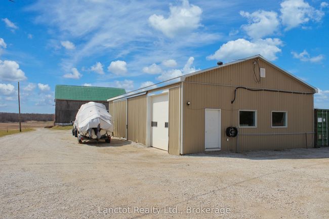 402558 Grey Road 17, House other with 2 bedrooms, 2 bathrooms and 10 parking in Georgian Bluffs ON | Image 6