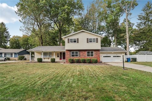 27504 Cottonwood Trl, North Olmsted, OH, 44070-2535 | Card Image