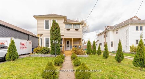 4599 Armoury St, Niagara Falls, ON, L2E1S5 | Card Image