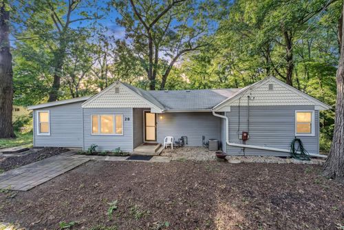 28 Glen Ave, Fox Lake, IL, 60020-1518 | Card Image