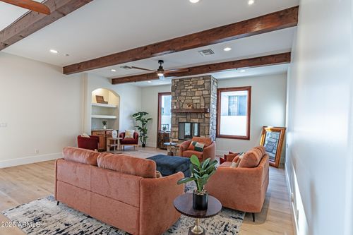 8214 N 16th St, Phoenix, AZ, 85020-3903 | Card Image