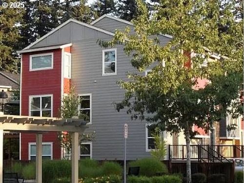 2127 Ne Cadbury Ave, Hillsboro, OR, 97006-7556 | Card Image